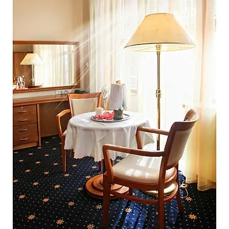 Conti 3* Písek
